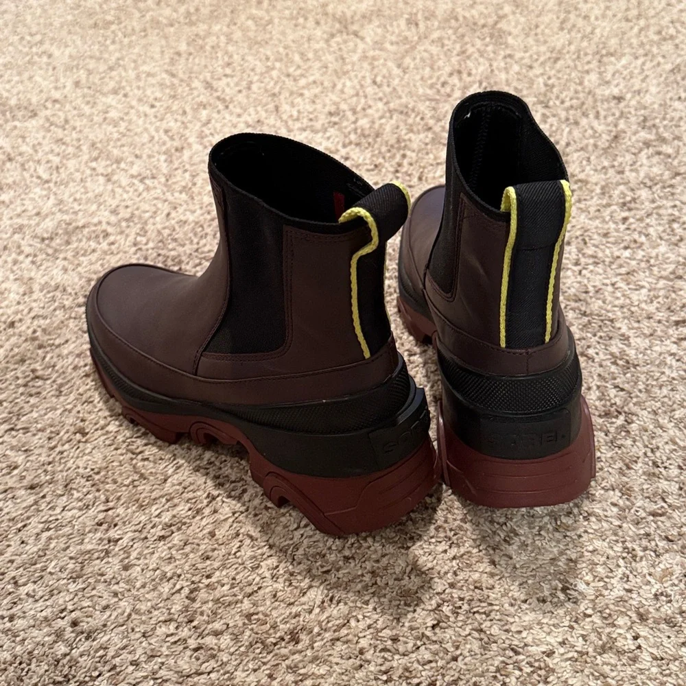 SOREL maroon waterproof boots - Picture 6 of 9